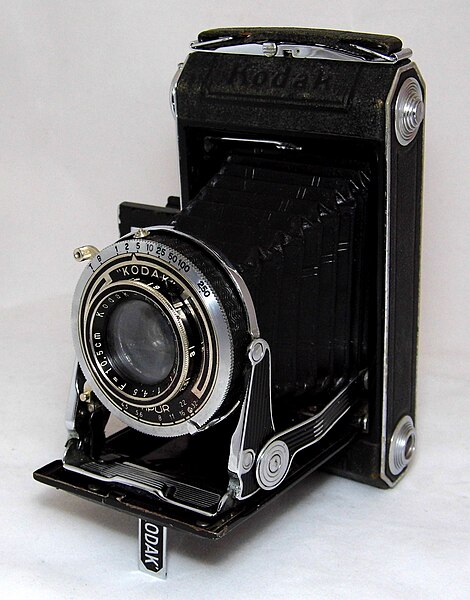 File:Vintage Kodak Vollenda 620 Film Camera, Kodak Anastigmat 105mm f4.5 Lens, Made In USA Between 1934 - 1939 (25373342671).jpg