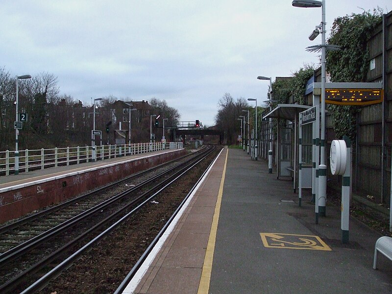 File:Wandsworth Road stn look east2.JPG