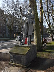 William Booth Statue, Mile End Road (13035167305).jpg