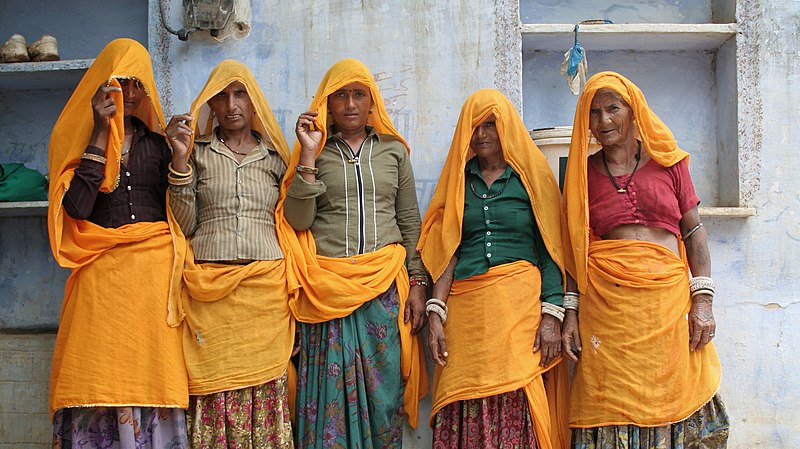 File:Women of Rajasthan, near Jaipur.jpg