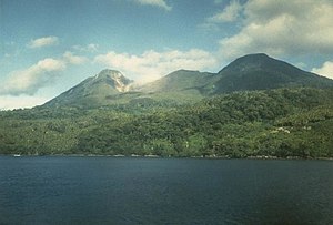 Insel Damar: Geographie, Fauna und Flora, Einwohner