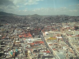 Panorama Zacatecasa sa žičare koja povezuje dva najviša brda u gradu
