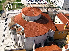 Vue plongeante depuis le clocher de la cathédrale Sainte-Anastasie contiguë.