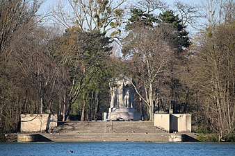 Île du souvenir au Parc de la tête d'or.