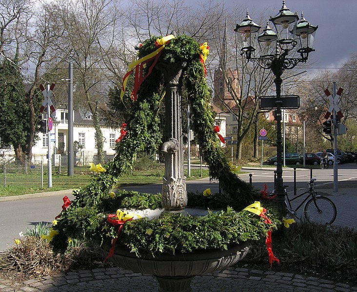 File:Ökumenebrunnen.jpg