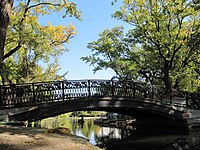 Арочный мост в Городском парке