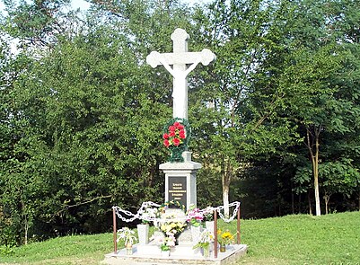 Хрест, встановлений у 2006 р. при в'їзді в село з боку с. Дубрівка