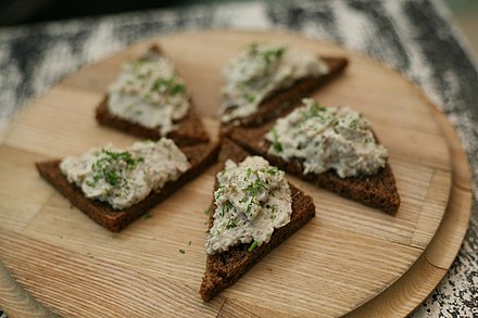 Vorschmack/gehakte herring spread on rye bread