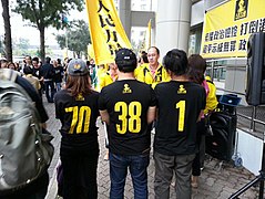 2011年七一深夜被捕的138名義士。相片攝於2013年4月29日，黃毓民、陳偉業被判七一非法集結罪成。