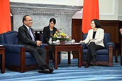 Kiribati President Taneti Mamau and President Tsai Ing-wen in Taiwan. Cai Ying Wen Zong Tong Yu Ji Li Ba Si Gong He Guo Zong Tong Ma Mao Tan Hua .jpg