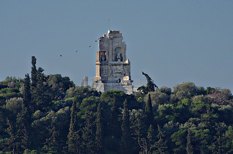 File:02 2020 Grecia photo Paolo Villa FO190122 bis (Acropoli di Atene) Mausoleo o Monumento a Gaio Giulio Antioco Epifane Filopappo-Arte Romana-visto dall'Acropoli - olivi (Olea europaea), pini aleppo (Pinus halepensis), cipressi (Cupressus).jpg