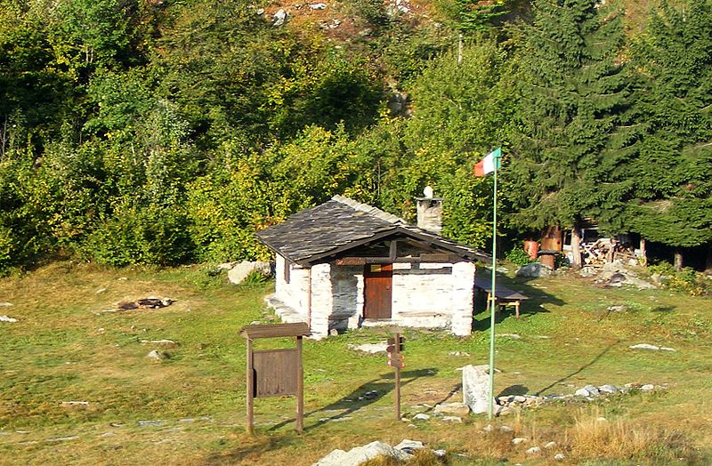 File:09 09 18 rifugio portia.jpg