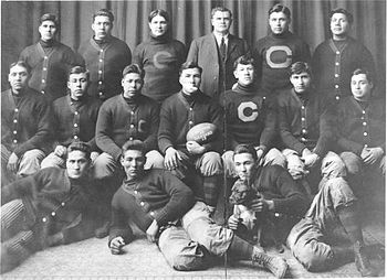 1911 Carlisle Indians FB team.jpg 