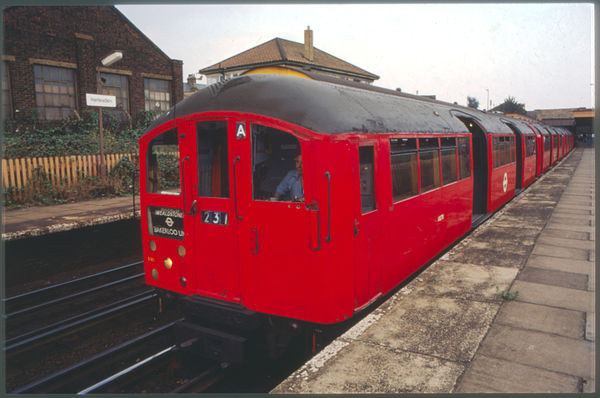 A northbound 1938 Bakerloo train at Harlesden station