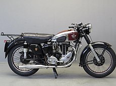 Matchless G3/LS uit 1953. De ontstekingsmagneet en de dynamo zijn naar AJS-voorbeeld naar de voorkant van het blok verhuisd.