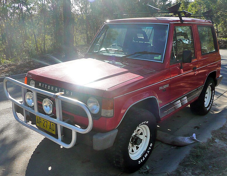 File:1989 Mitsubishi Pajero (NF) EXE hardtop (2009-07-05) 01.jpg