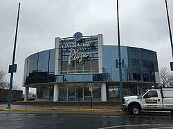 Riverview Plaza en el paseo marítimo de Trenton