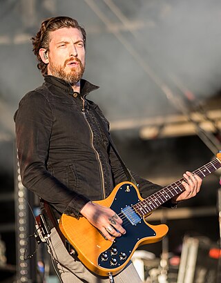 <span class="mw-page-title-main">Nathan Connolly</span> Northern Irish guitarist (born 1981)