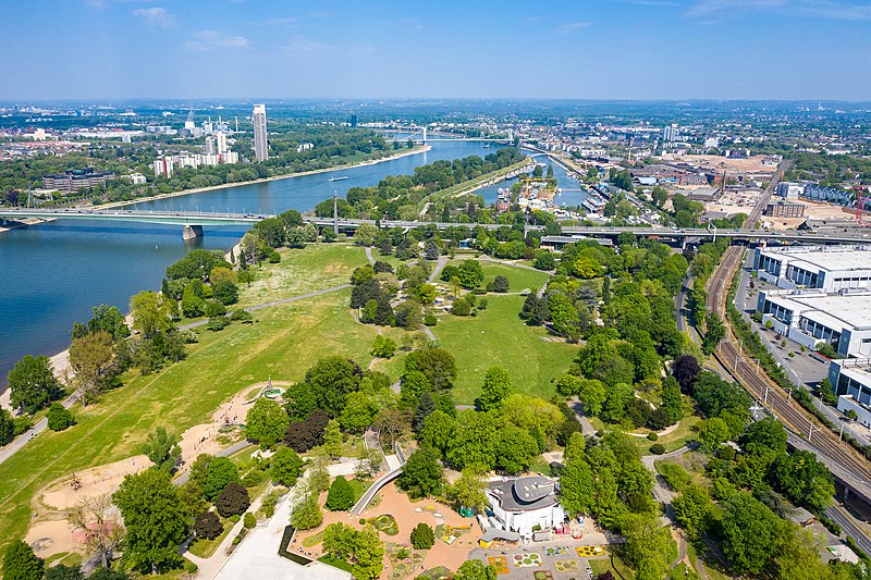 File:2020-04-27-Tanzbrunnen Drohne-0756.jpg