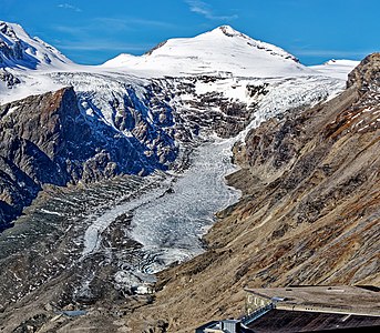 Pasterze glacier, ice flowing slowly down, 2021