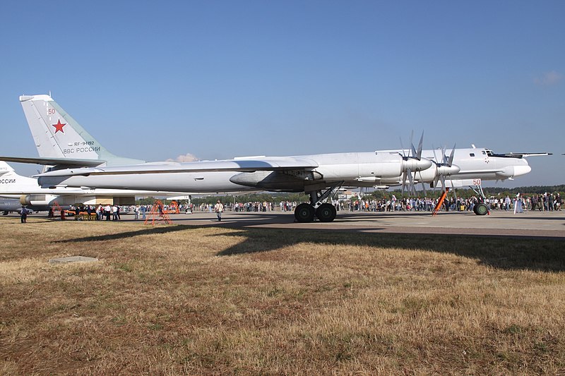 File:50 Red - RF-94192 Tupolev Tu-95MS Russian Air Force (8019200700).jpg
