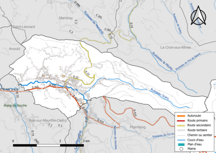 Carte en couleur présentant le réseau hydrographique de la commune