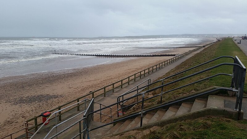 File:Aberdeen beach - geograph.org.uk - 5277784.jpg