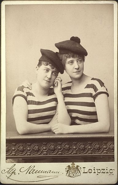 File:Adele und Wilhelmine Sandrock 1885 9321819.jpg