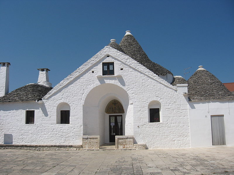 File:Alberobello Trullo Sovrano (3).jpg