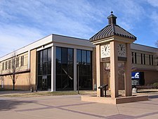 The clock tower at the Amarillo College's Washington Street campus. Amarillo-College-Washington-St-Clock-Tower-Dec2005.jpg