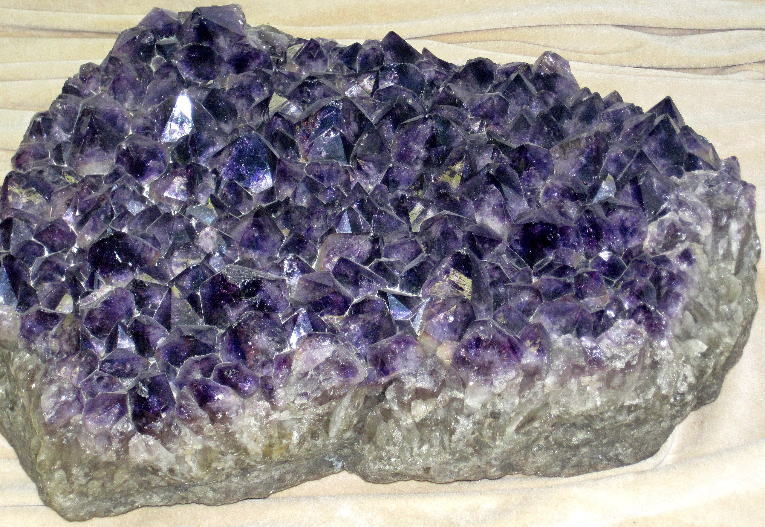 Amethyst - Wikipedia