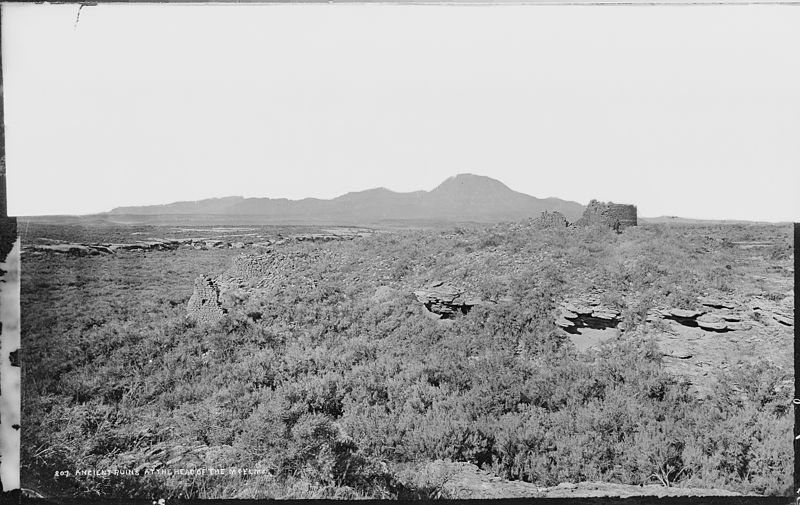 File:Ancient ruins at the head of the McElmo. El Late Mountains. Montezuma County, Colorado. - NARA - 517191.jpg