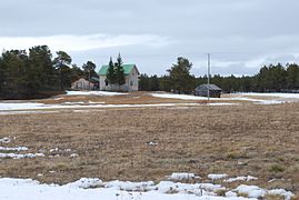 Bebyggelse i grenda Angeli, rett øst for grenseelva Anarjohka og Helligskogstua