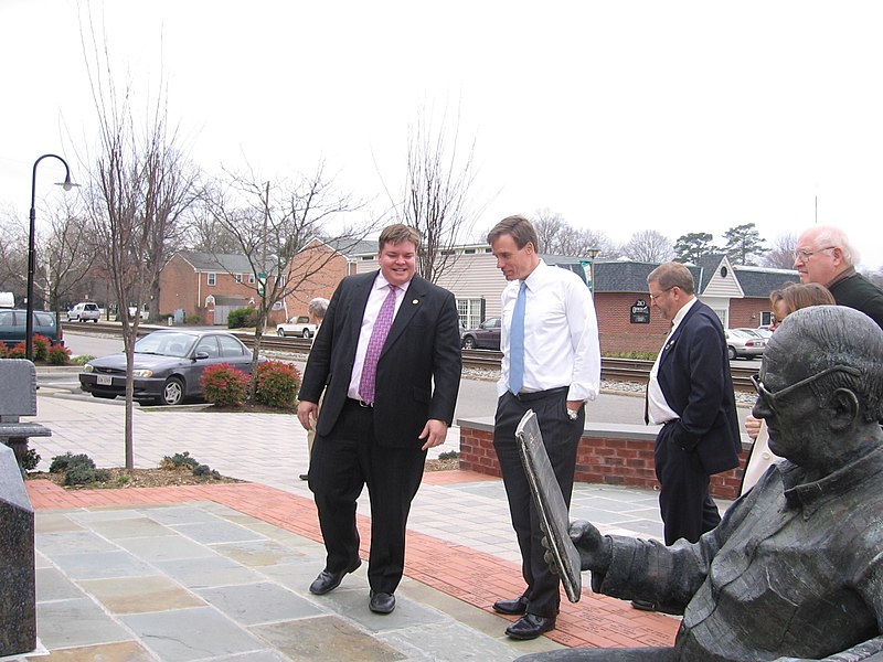 File:Ashland Library Memorial (2294148252).jpg