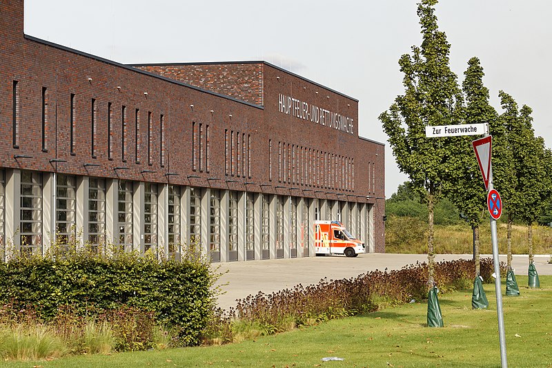 File:Ausfahrt Hauptfeuerwache Krefeld.jpg