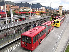 Autopista Norte Estación Héroes Bogotá.JPG