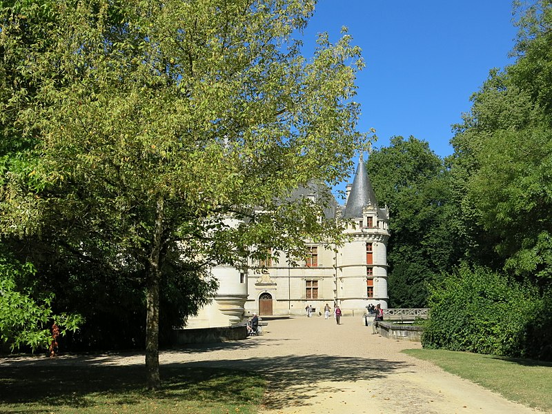 File:Azay - le - Rideau (10144320536).jpg