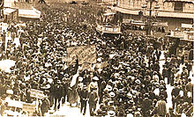 Les manifestants remontant les allées Paul Riquet le 12 mai 1907.