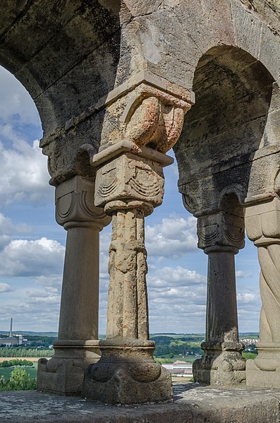 File:Bad Wimpfen am Berg, Burgviertel 23, Arkaden des Palas, 003.jpg