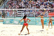 Deutsch: Beachvolleyball bei den Olympischen Jugendspielen 2018; Tag 9, 15. Oktober 2018; Mädchen, Viertelfinale: Italien-China 2–0 (21–16/21–9) English: Beach volleyball at the 2018 Summer Youth Olympics at 15 October 2018 – Girls Quarterfinals: Italy-China 2–0 (21–16/21–9)