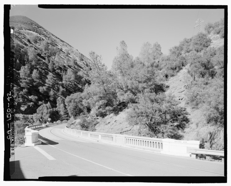 File:Bear Creek Bridge (1926) and Highway 140. Looking north - All Year Highway, Between Arch Rock and Yosemite Valley, El Portal, Mariposa County, CA HAER CAL,22-ELPOR,1-42.tif