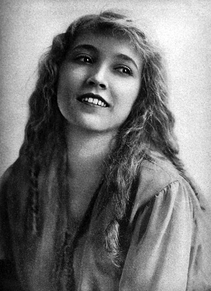 File:Bessie Love early portrait 1916.jpg