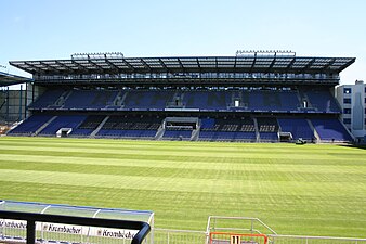 Stadion Arminia Bielefeld (officiële naam: SchücoArena, maar bekender als die Alm)