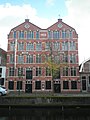Geknakte tweelingtuitgevel (één gevel, uitgevoerd als twee) in Hoorn