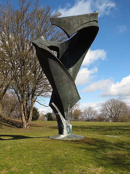 File:Blossom-Memorial (Schuttblume) in Munich at the olympic mountain 003.jpg