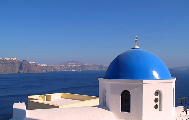 640px-Blue-dome-Santorini.JPG