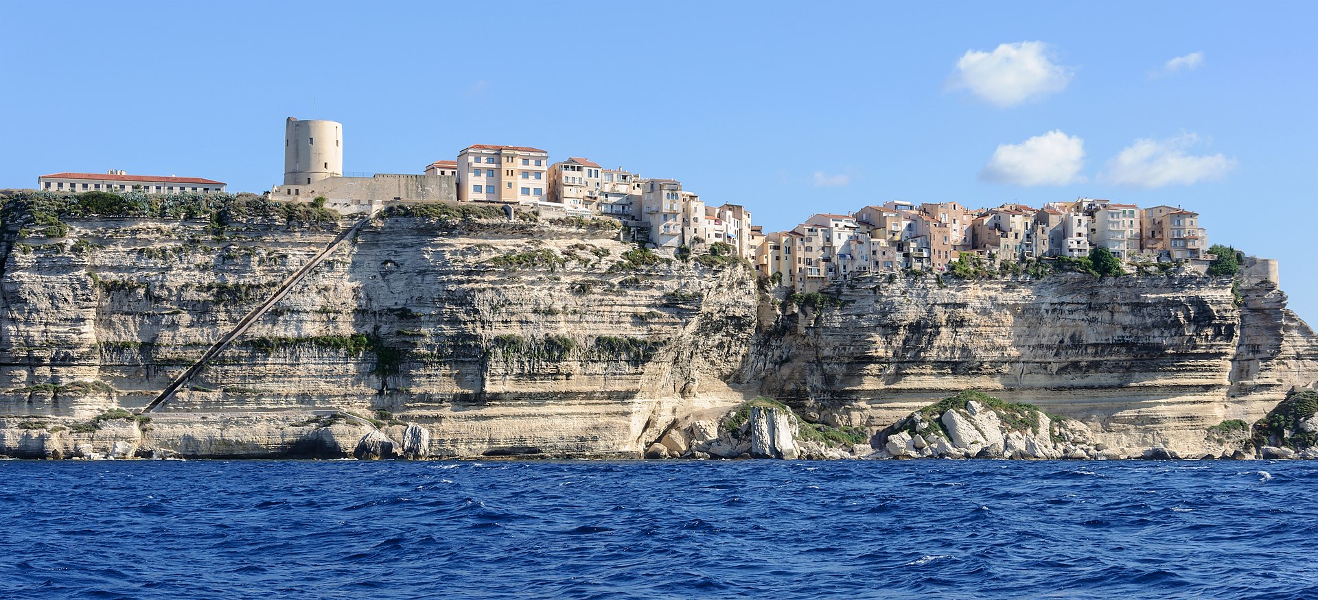 Bonifacio falaises escalier roi Aragon 2.jpg