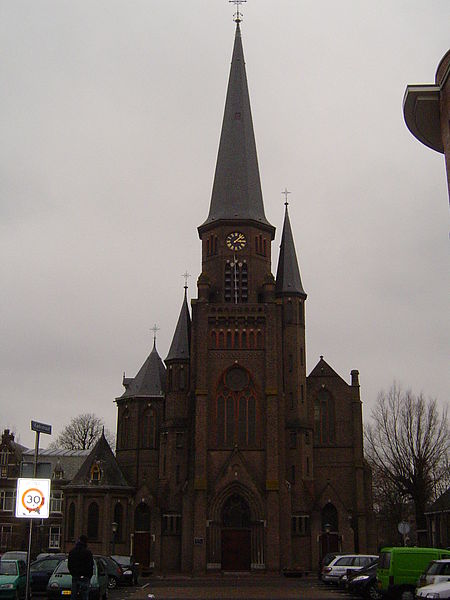 File:Bonifaciuskerk Alphen ad Rijn-1.JPG