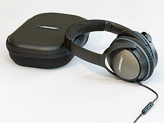 <span class="mw-page-title-main">Noise-cancelling headphones</span> Headphones with active noise control