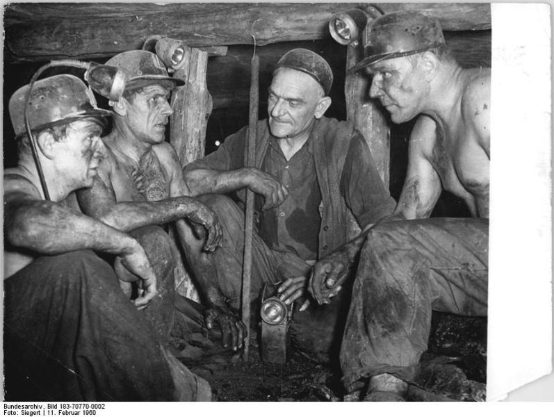 File:Bundesarchiv Bild 183-70770-0002, VEB Kupferbergbau, Mansfeld-Kombinat Eisleben, Brigade "Ernst-Thälmann".jpg